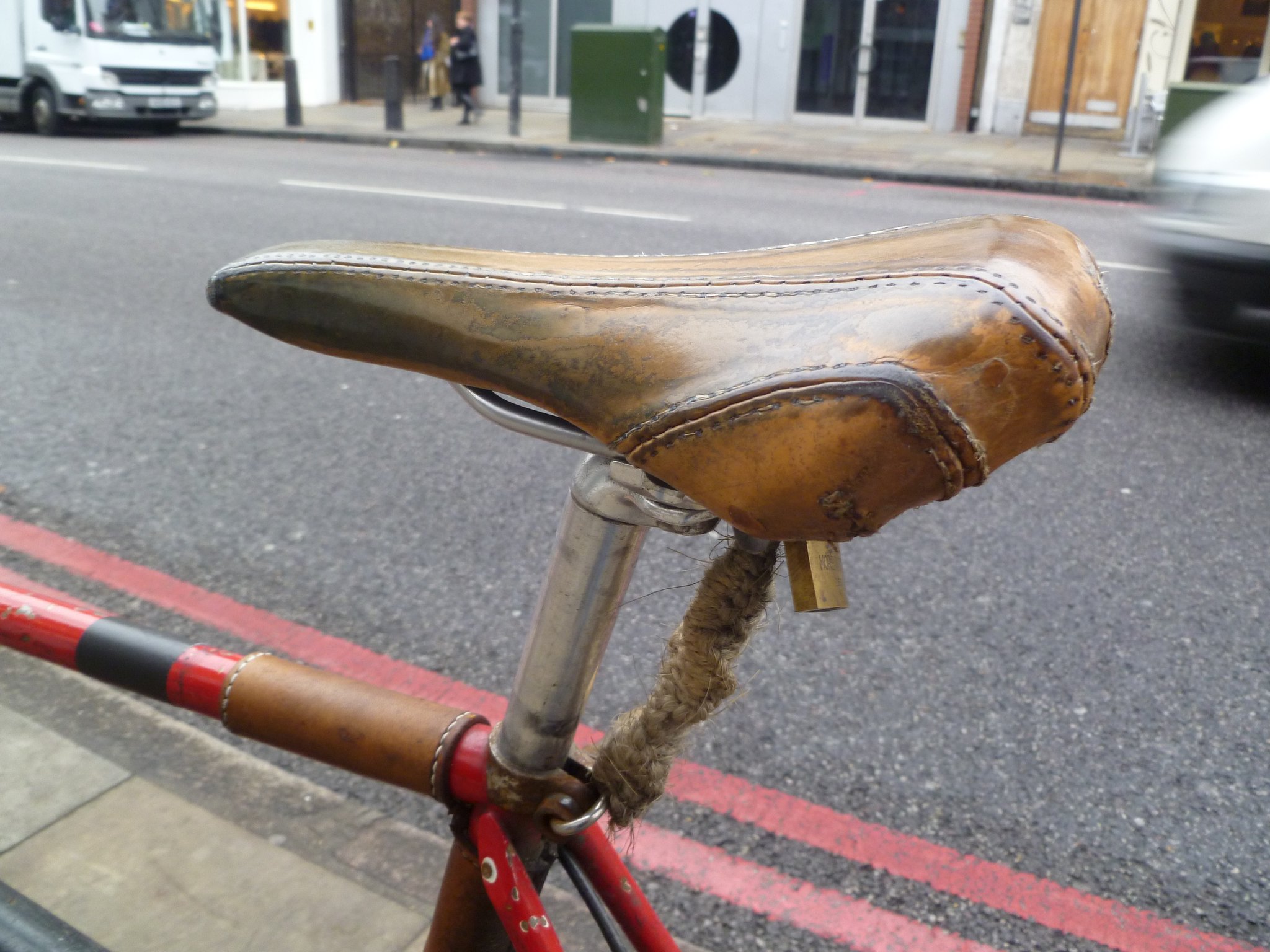 Велосипедное седло. Photo by Andrew Duthie CC BY-SA on flickr