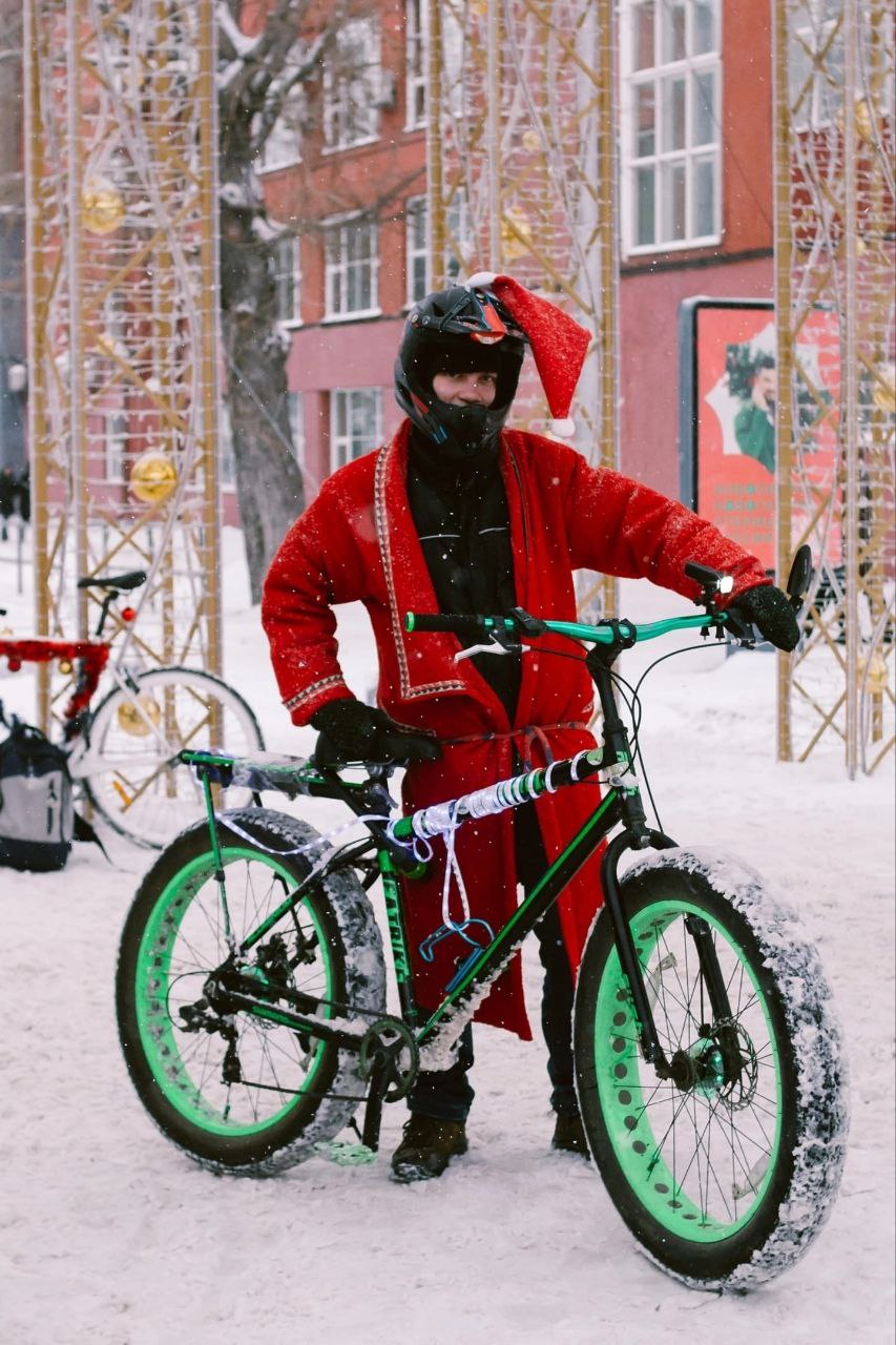 Антон Лопанин. Велопарад дедов Морозов, 25 декабря 2022 года